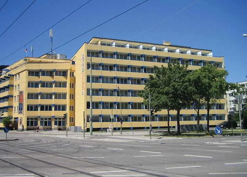 A&O Muenchen Hackerbruecke Hostel 0*, Munich