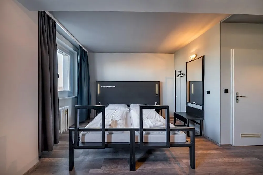 Albergue a&o München Hackerbrücke Hostal